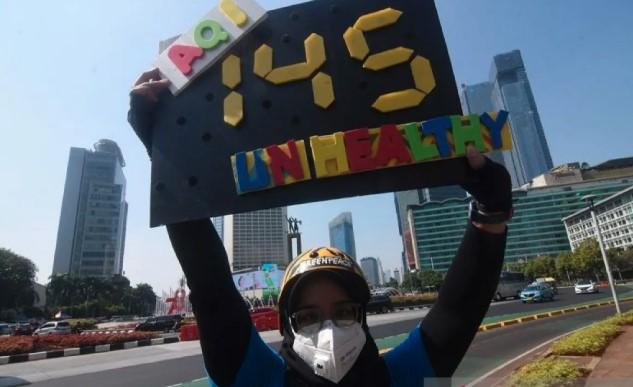Kualitas Udara Jakarta Sedang, Kelompok Sensitif Disarankan Gunakan Masker