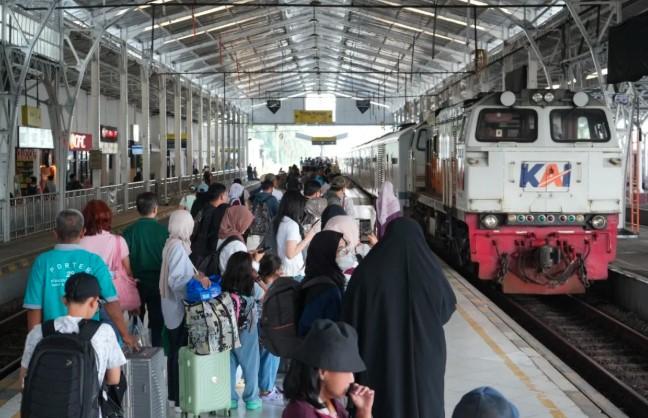 KAI Tambah 14 Perjalanan KA untuk Libur Panjang HUT ke-80 RI, Sediakan 19 Ribu Kursi Tambahan