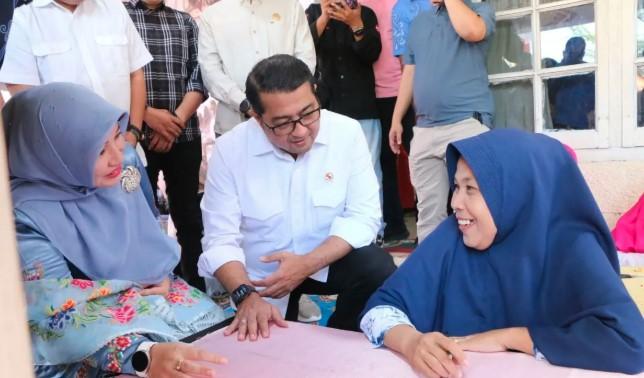 Menteri Ekraf Kunjungi Pariaman, Dorong Pemasaran dan Peningkatan Kualitas Produk Kreatif Lokal