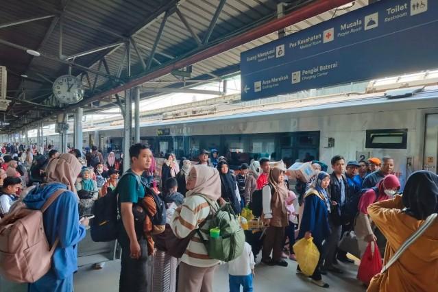 Lonjakan Penumpang KA Januari–Juli 2025, Okupansi Tembus 241%