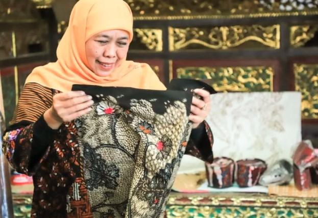 Gubernur Khofifah Ajak Masyarakat Promosikan Batik Tulis Sampang sebagai Warisan Budaya Madura