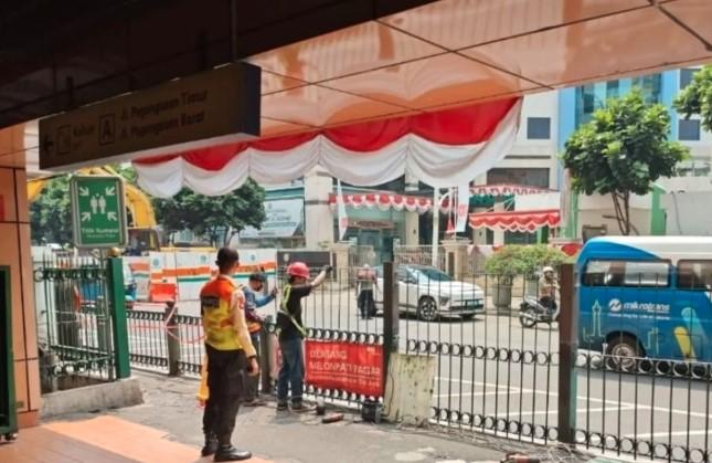 Cegah Penumpang Lompat Pagar, KAI dan KCI Tinggikan Pagar Stasiun Cikini Jadi 1,7 Meter