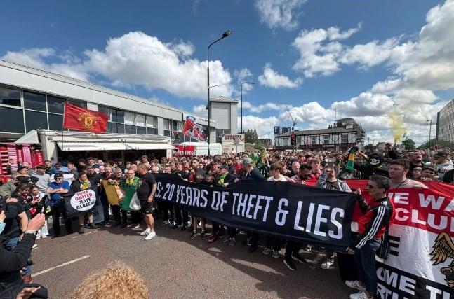 Suporter Manchester United Batalkan Aksi Protes pada Laga Pembuka Liga Premier