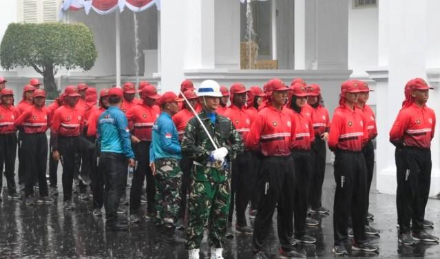 Diguyur Hujan Deras, 76 Calon Paskibraka Tetap Geladi di Istana Merdeka