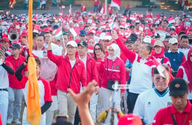 ASN dan Pelajar Kibarkan Belasan Ribu Bendera Merah Putih di Mataram Sambut HUT ke-80 RI
