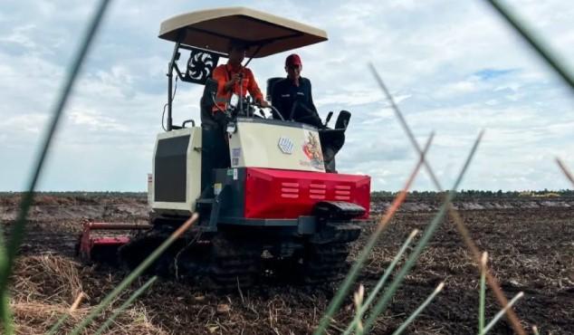 Tanah Mati Disulap Jadi Sawah Produktif, Tanah Laut Luncurkan Program Pertanian Modern dengan Teknologi Drone