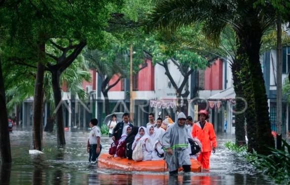Banjir Capai Satu Meter di Periuk Tangerang, BPBD Evakuasi Warga dan Antisipasi Kebocoran Tanggul