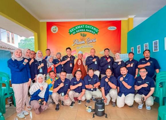 Dukung UMKM dan Pertanian Lokal, Dirut PT Dahana Tinjau Produksi Olahan Nanas dan Urban Agro di Subang