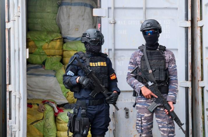 Bea Cukai dan TNI AL Gagalkan Penyelundupan Ballpress di Tanjung Priok, 747 Bale Pakaian Bekas Diamankan
