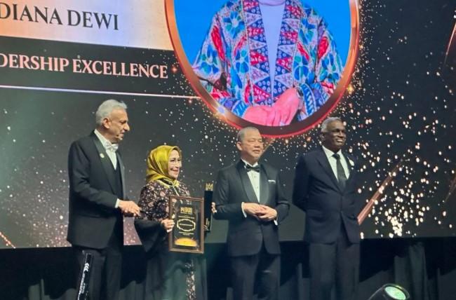 Diana Dewi Raih Lifetime Achievement Award di Malaysia Industry Award 2025 Berkat Transformasi Digital UMKM