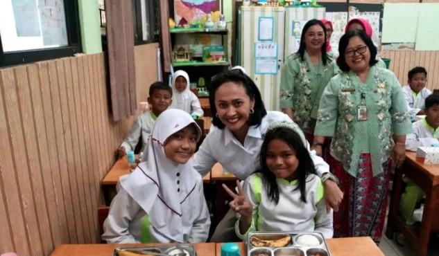 Wamen Christina Aryani Tinjau Program Makan Bergizi Gratis di SDN Ciracas 03: Menu Favorit Anak hingga Harapan untuk SDM Ungg