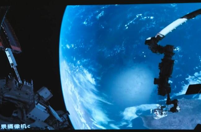 Astronot China Sukses Lakukan Spacewalk Ketiga di Misi Shenzhou-20, Catatkan Rekor Baru