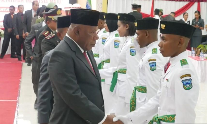 Bupati Teluk Wondama Kukuhkan 25 Anggota Paskibraka untuk HUT ke-80 RI