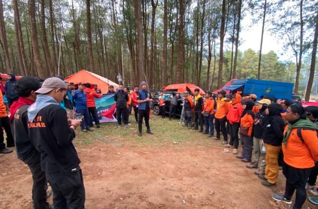 Ribuan Pendaki Ikuti Upacara HUT ke-80 RI di Gunung Bawakaraeng, Tim SAR Lakukan Pengamanan Ketat