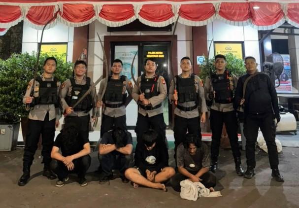 Polisi Gagalkan Tawuran di TPU Kober, Empat Pemuda Ditangkap dengan Sajam