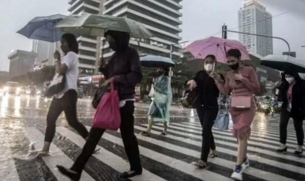 BMKG: Sebagian Wilayah Indonesia Diguyur Hujan Ringan pada 16 Agustus 2025, Waspadai Gelombang Tinggi dan Banjir Rob