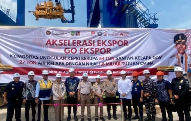 Kepri Ekspor Perdana Santan dan Air Kelapa ke China, Nilai Capai Rp1,8 Miliar