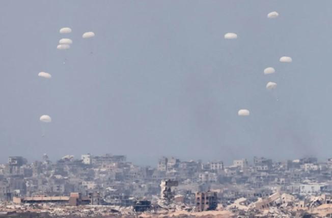 Yordania Kirim Konvoi Bantuan ke-190 dan Pimpin Airdrop Multinasional untuk Gaza di Tengah Krisis Kemanusiaan