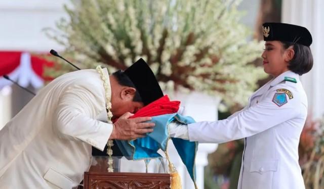 Paskibraka 2025 Bangga Kibarkan Merah Putih di Hadapan Presiden Prabowo di Istana Merdeka