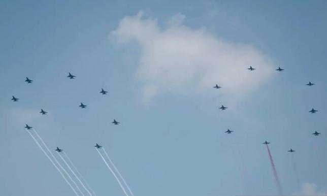 TNI AU Bentuk Formasi Angka 80 di Langit Jakarta, Persembahan Spektakuler di HUT ke-80 RI