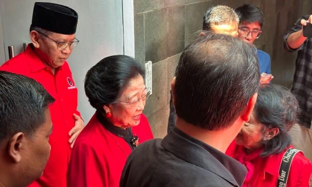 Hasto Jelaskan Alasan Megawati Tidak Hadir di Istana Saat HUT RI: Sudah Jadi Tradisi Rayakan di Sekolah Partai