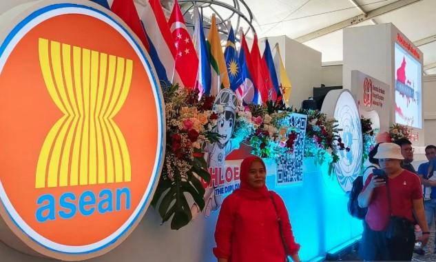 Antusiasme Warga Ramaikan Karnaval Mobil Kementerian di Monas Jelang HUT ke-80 RI