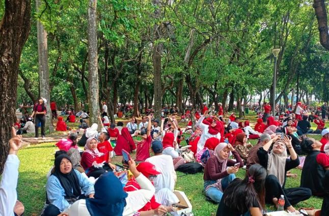 Ribuan Warga Padati Pesta Rakyat HUT ke-80 RI di Monas Meski Cuaca Terik