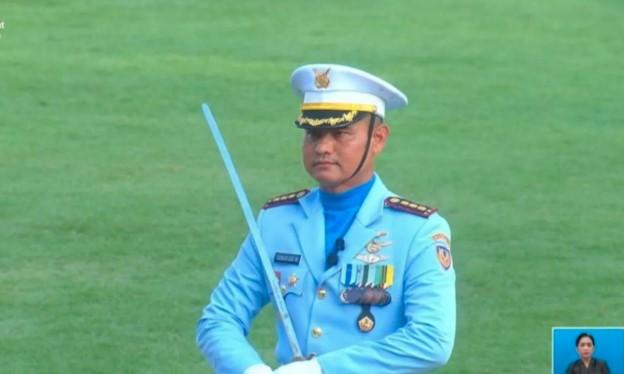 Kolonel Sunar Adi Wibowo Pimpin Upacara Penurunan Bendera, Tim Paskibraka Tampilkan Semangat Persatuan di Istana Merdeka