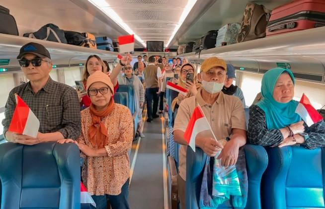 KAI Rayakan HUT ke-80 RI di Atas Rel: Lagu Kebangsaan, Promo Merdeka, dan Semangat Persatuan