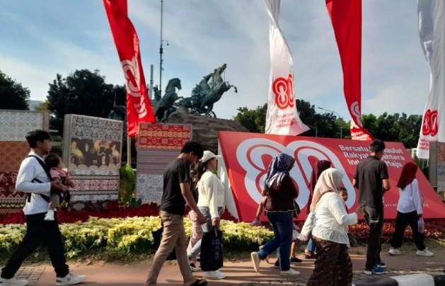 Jelang Karnaval Kemerdekaan, Kawasan Patung Kuda Dipadati Warga dan Jalur Ditutup Sementara