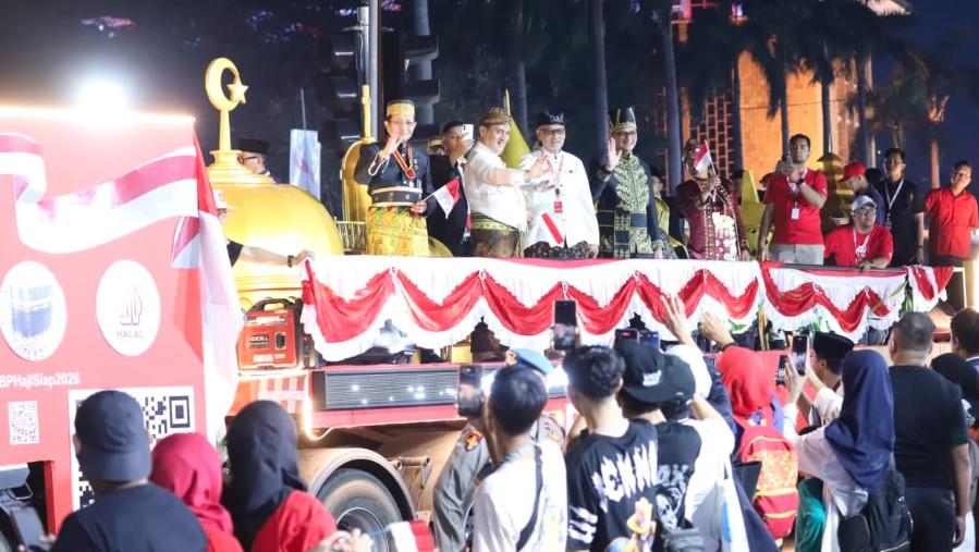 Truk Hias “Kapal Persatuan” Warnai Karnaval HUT ke-80 RI di Jakarta