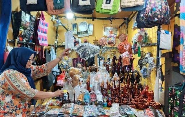 Pelaku UMKM di Monas Raup Berkah dari Perayaan HUT ke-80 RI: Omzet Naik Tajam Sejak Pagi