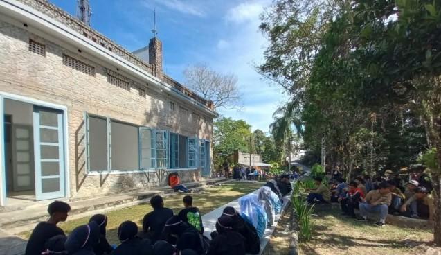 Pelajar Bangka Barat Peringati HUT ke-80 RI dengan Diskusi Sejarah di Pesanggrahan Menumbing