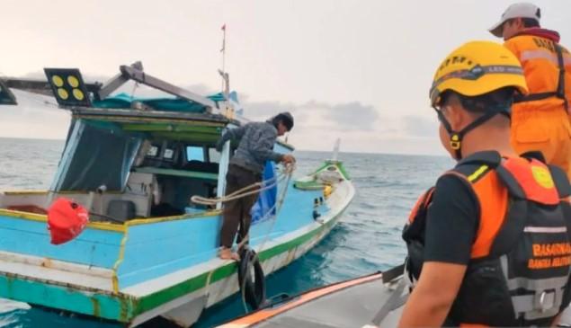 Nelayan Bangka Tengah Selamat Setelah Hanyut Akibat Mati Mesin di Perairan Belatok