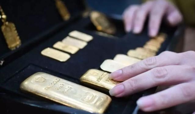 Harga Emas di Pegadaian Berfluktuasi, UBS Naik dan Antam Turun