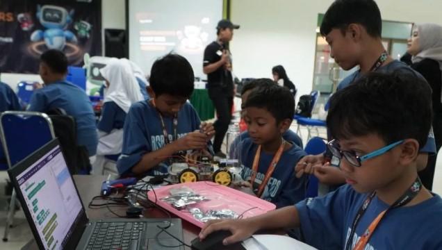Roborangers Camp 2025: Literasi STEM Jadi Jembatan Impian Anak Bojonegoro dan Jakarta