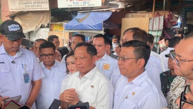 Mendagri Tito Karnavian Sidak ke Pasar Rau Serang: Harga Stabil, Minyakita Masih Langka