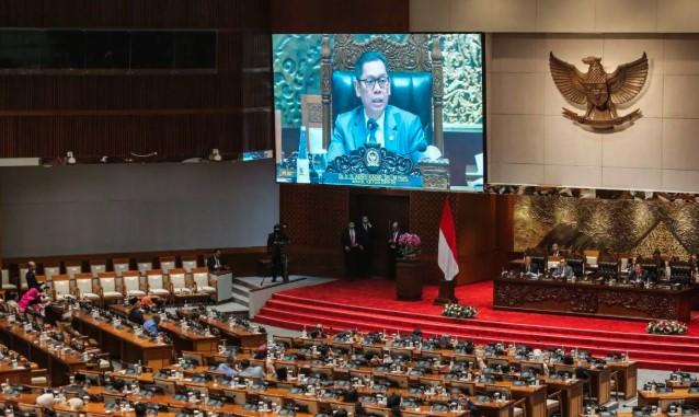 DPR Bahas RUU Haji dan Status Setya Novanto, DOB Papua Ditargetkan Beroperasi 2028