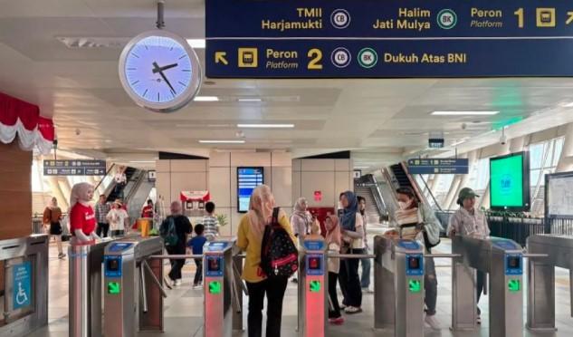 HUT ke-80 RI, KAI Layani 1,7 Juta Penumpang dengan Tarif Spesial Rp80 di Jabodetabek