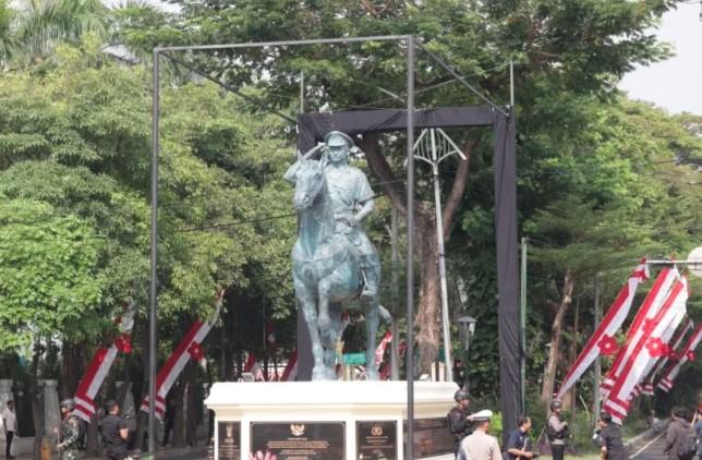 Kapolri Resmikan Patung M. Jasin, Simbol Perjuangan Polisi Istimewa di Surabaya
