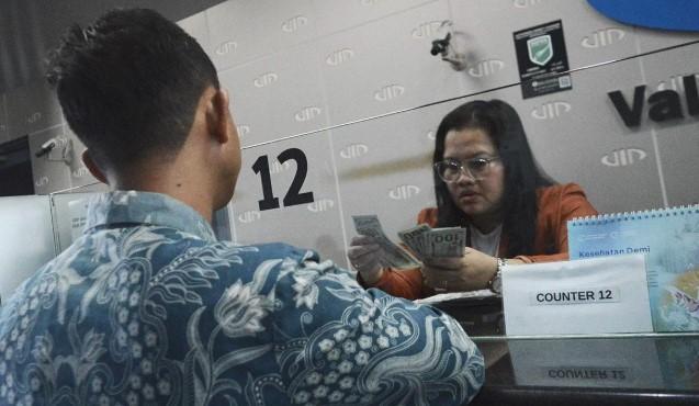 Rupiah Melemah 4 Poin ke Rp16.275 per Dolar AS pada Pembukaan Kamis Pagi