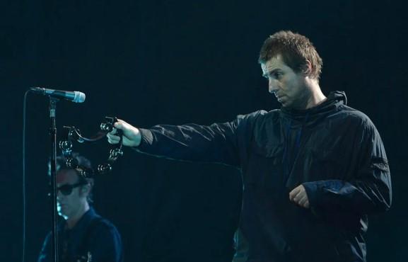 Setelah 16 Tahun Berpisah, Oasis Resmi Reuni dan Sukses Gelar Tur di Inggris-Irlandia