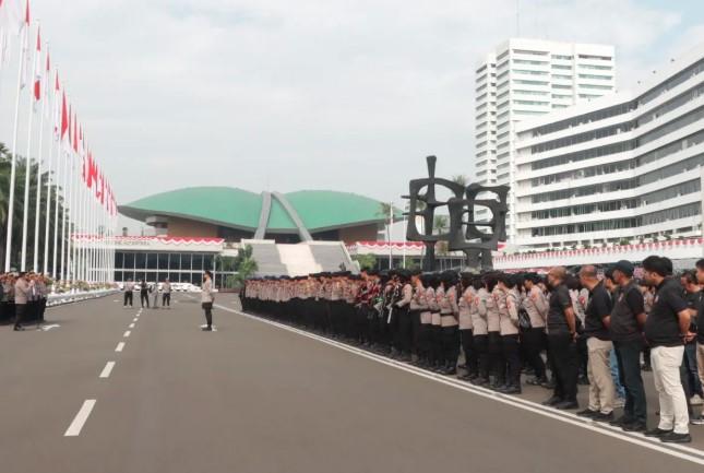 1.145 Personel Disiagakan Kawal Unjuk Rasa di Depan Gedung DPR/MPR Jakarta