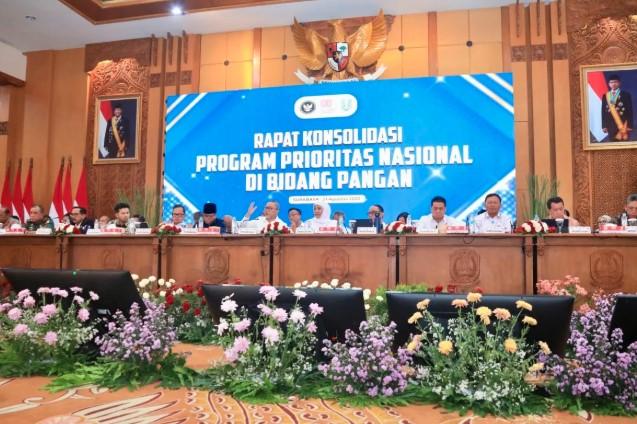 Tiga Menteri Apresiasi Khofifah Tuntaskan 8.494 Koperasi Desa dan Kelurahan Merah Putih di Jawa Timur