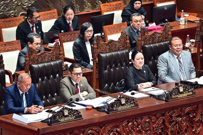 DPR Setujui Inosentius Samsul Sebagai Hakim MK Gantikan Arief Hidayat