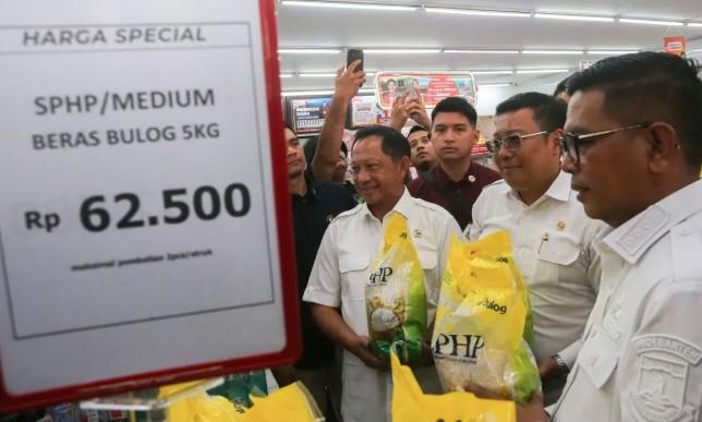 Produksi Melimpah, Harga Beras Tetap Naik: Pemerintah Soroti Peran Middleman dan Tata Niaga