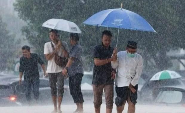 BMKG Prakirakan Hujan Ringan hingga Lebat di Sejumlah Kota Besar, Waspadai Petir di Beberapa Wilayah