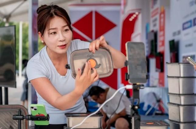 E-Commerce China Tumbuh Stabil di Awal 2025, Produk Teknologi dan Layanan Daring Jadi Pendorong Utama