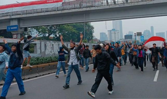 Aksi Unjuk Rasa di DPR Tanpa Komando, Pelajar Putih Abu-Abu Ikut Turun ke Jalan