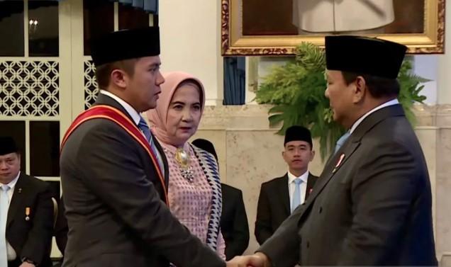 Presiden Prabowo Anugerahkan Bintang Mahaputera Utama kepada Seskab Teddy Indra Wijaya